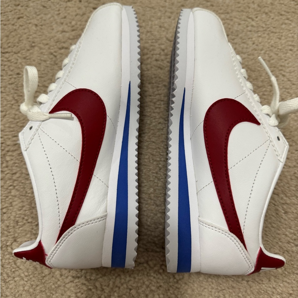 Nike White and Red Sneakers with Blue Sole - Picture 3 of 4